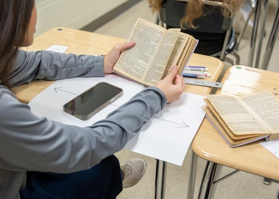 صعوبات الهواتف المحمولة في المدارس