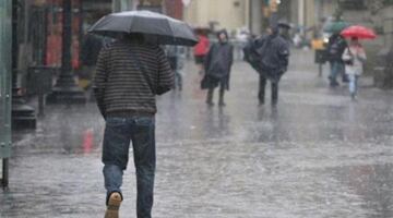 عاجل.. الأمطار مستمرة.. الأرصاد تُحذّر من حالة الطقس خلال ساعات الليل