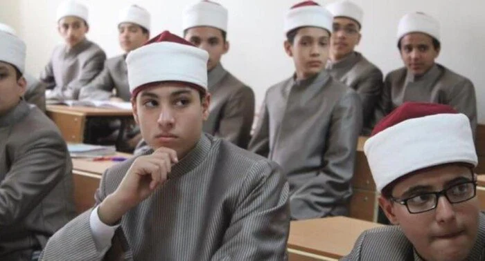 «علمي وأدبي».. الأزهر يطرح نماذج امتحانات استرشادية 2026 لطلاب الثانوية الأزهرية