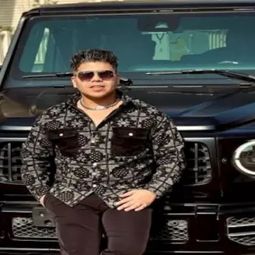 “عمر كمال يمتلك 5 عربيات”.. أسعار ومواصفات سيارات المطرب الشعبي