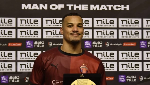 فخري لاكاي يحصد جائزة رجل مباراة الأهلي وسيراميكا كليوباترا