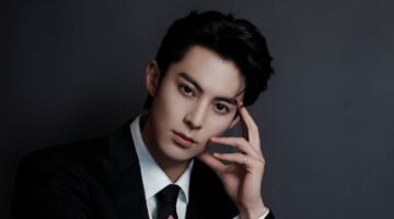 قام الممثل وانغ هيدي بإبعاد هاتف أحد المعجبين عنه غاضباً.