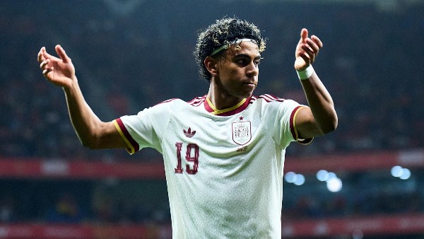 لامين يامال ينهي الصمت.. رسالة قوية بعد أزمة الهتافات العنصرية في مباراة مصر وإسبانيا .. ماذا قال؟