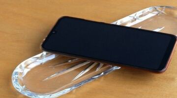 لماذا لا ينبغي إعطاء الطفل هاتفا ذكياً قبل سن 11 عاماً ؟