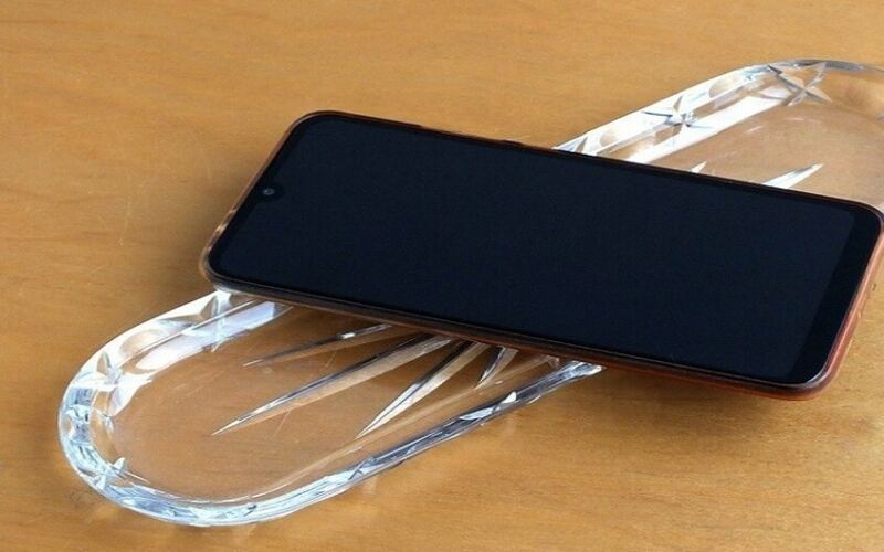 لماذا لا ينبغي إعطاء الطفل هاتفا ذكياً قبل سن 11 عاماً ؟