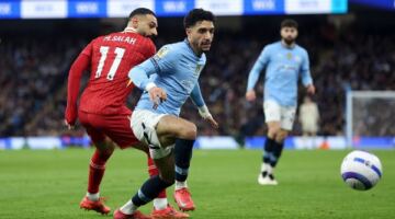 مان سيتي أمام ليفربول.. خروج محمد صلاح ومشاركة عمر مرموش