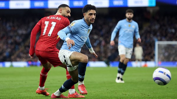 مان سيتي أمام ليفربول.. خروج محمد صلاح ومشاركة عمر مرموش