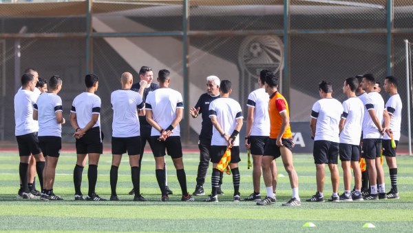 محاضرات نظرية واختبارات بدنية في اليوم الثاني لمعسكر الحكام الواعدين