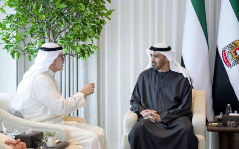 محمد بن زايد ووزير الخارجية الكويتي يناقشان الاعتداءات الإيرانية الإرهابية