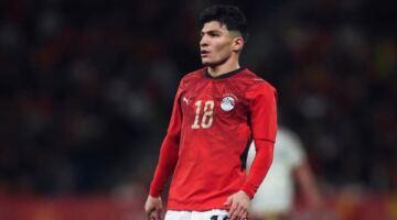 محمد هاني يساند إسلام عيسى بعد إصابته بالرباط الصليبي