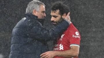 مورينيو يدافع عن محمد صلاح ويهاجم جيمي كاراجر