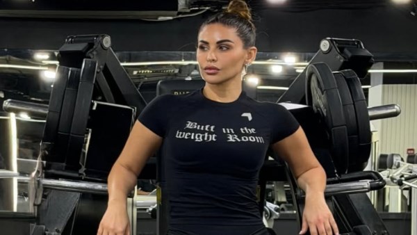 مي سليم تستعرض رشاقتها في الجيم