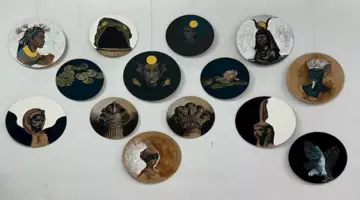 “نترو في الذكاء الاصطناعي”.. معرض يفضح تشوهات الخوارزميات في تخيل الآلهة