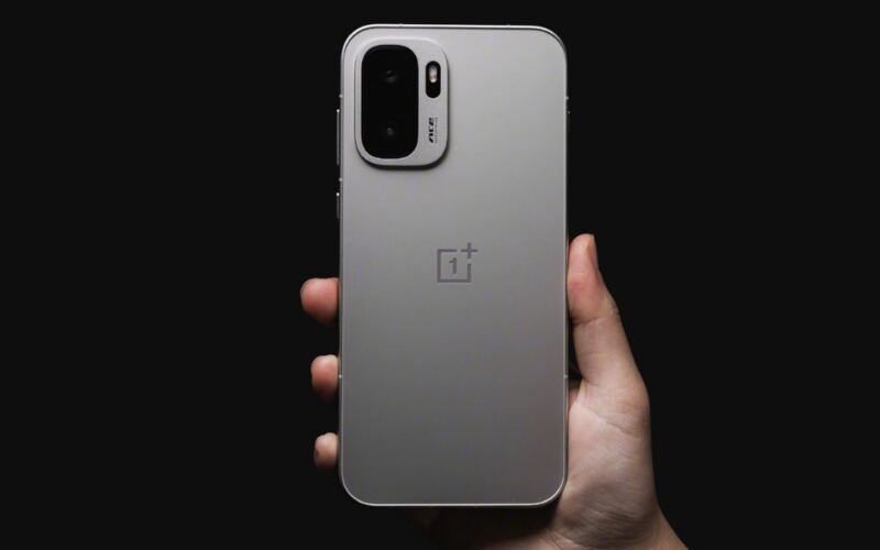 هاتف OnePlus Ace 6 Ultra الجديد: بطارية ضخمة وتجربة ألعاب بلا تأخير