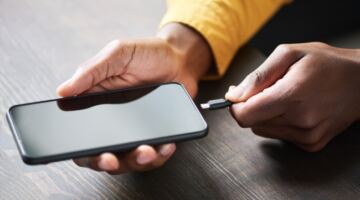 هكذا تحافظ على شاحن هاتفك