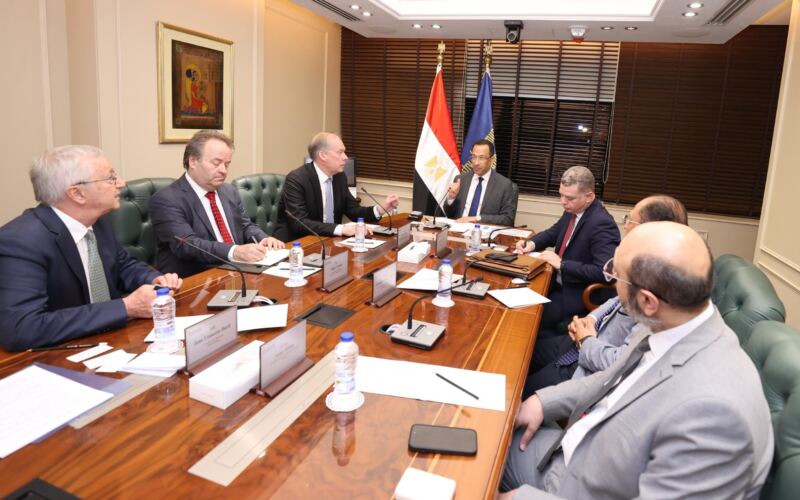 وزير الاتصالات يناقش خطط «HMD» لإنتاج 2 مليون هاتف «نوكيا» سنوياً بمصر والتصدير للأسواق العالمية