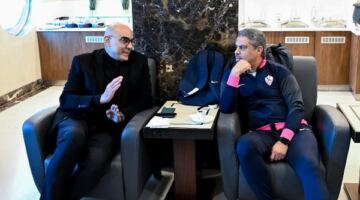 وفد السفارة المصرية بالجزائر يستقبل بعثة الزمالك قبيل لقاء شباب بلوزداد