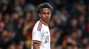 يامال يرفض تحية المشجعين بعد هتافات عنصرية ضد المسلمين في ودية مصر وإسبانيا