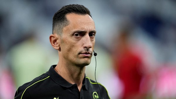 يويفا يعلن طاقم تحكيم مباراة ليفربول وباريس سان جيرمان في دوري أبطال أوروبا