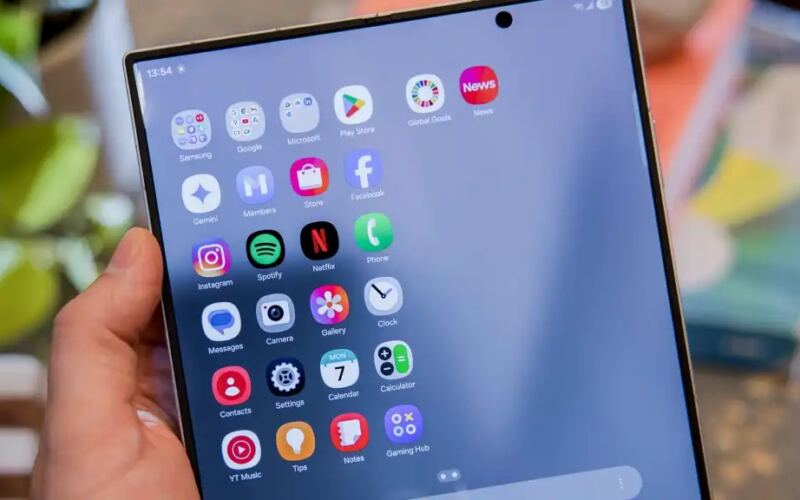 «Galaxy Z Fold 8» قد يحصل على أكبر تطوير للكاميرا منذ سنوات.. سامسونج تستعد لمواجهة هواتف الصين