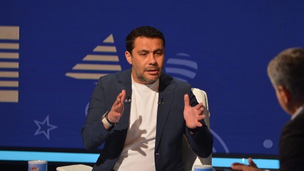 أحمد حسن يُشيد بجماهير الزمالك: «تيفو» عالمي.. ومعتمد جمال قدّم كل ما لديه                                                                                                                                                       17/05/2026 12:41 ص                                                                                                                                                       أشاد أحمد حسن بجماهير نادي الزمالك خلال مواجهة اتحاد العاصمة في نهائي كأس الكونفدرالية الإفريقية، مؤكدًا أن الحضور