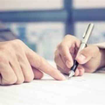أخطاء في عقود العمل احذرها قبل استلام وظيفة جديدة.. نصائح قبل التوقيع