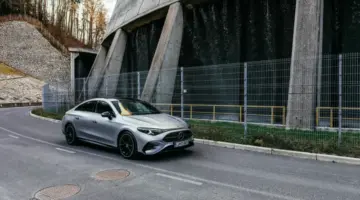 اختبار: مرسيدس بنز CLA 220 الجديدة – سيارة ألمانية زرقاء فاتنة بها عيب