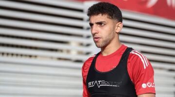 الأهلي يجهز أضخم عرض لتجديد عقد كوكا                                                                                                                                                    18/05/2026 01:50 ص                                                                                                                                                    كشف الإعلامي محمد طارق أضا، عن تطورات جديدة في ملف أحمد نبيل كوكا، لاعب وسط الأهلي، مؤكدًا أن إدارة القلعة الحمراء تستعد لحسم موقف اللاعب النهائي عقب مواجهة المصري البورسعيدي في ختام منافسات الدوري ال