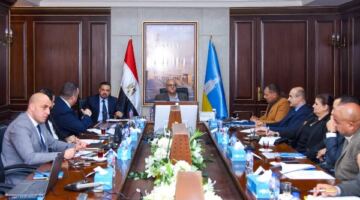 الاتحاد يشارك فى اجتماع دعم الأندية الجماهيرية بمحافظة الإسكندرية 08/04/2026 02:56 م شارك محمد سلامة رئيس نادى الاتحاد السكندرى فى الاجتماع الموسع الذي عقده المهندس أيمن عطية محافظ الإسكندرية، لدعم الأندية الشعبية والجماهيرية.