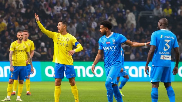 الليلة ديربي الذهب في الرياض.. النصر والهلال في مواجهة تحدد مصير لقب الدوري السعودي
                                                
                                                
                                                    12/05/2026 09:31 ص
                                                
                                                
                                                    تتجه أنظار جماهير الكرة العربية والسعودية مساء الثلاثاء صوب ملعب الأول بارك في العاصمة الرياض لمتابعة واحدة من أكثر مباريات الموسم إثارة وحسماً