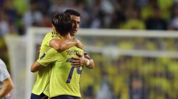 الهلال يؤجل تتويج النصر بالدوري السعودي في الوقت القاتل 12/05/2026 11:08 م خطف الهلال نقطة ثمينة من النصر في الوقت القاتل ،في المباراة التى جمعت الفريقين ، على ملعب الأول بارك، في الجولة الثانية والثلاثين من منافسات دوري روشن للمحترفين.