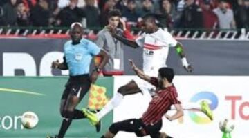 حارس اتحاد العاصمة الجزائري: جئنا للقاهرة من أجل التتويج بالكونفدرالية
                                                
                                                
                                                    17/05/2026 12:26 ص
                                                
                                                
                                                    أبدى اتحاد العاصمة وحارس مرماه أسامة بن بوط سعادة كبيرة عقب التتويج بلقب كأس الكونفدرالية الإفريقية، بعد الفوز على الزمالك بركلات الترجيح
