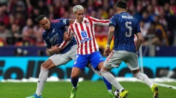 سيميوني يفاجئ جماهير أتلتيكو مدريد بقرار حاسم حول مستقبله
                                                
                                                
                                                    18/05/2026 10:16 ص
                                                
                                                
                                                    حسم دييجو سيميوني المدير الفني لـ أتلتيكو مدريد الجدل المثار حول رحيله عن الروخي بلانكوس عقب نهاية الموسم الجاري.