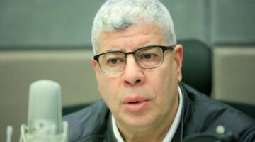 أحمد شوبير: خسارة الكونفدرالية مؤلمة وقاسية ماديا ومعنويا على الزمالك                                                                                                                                                       18/05/2026 12:49 ص                                                                                                                                                       أكد الإعلامي أحمد شوبير أن خسارة الزمالك أمام اتحاد العاصمة في نهائي كأس الكونفدرالية الإفريقية كانت مؤلمة وقاسية، خاصة وأن المباراة أقيمت على ملعب الفريق ووسط جماهيره.