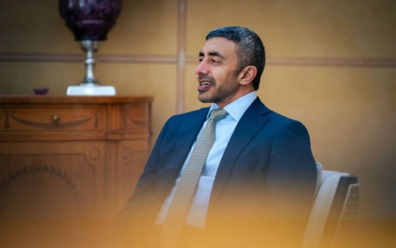 عبدالله بن زايد يلتقي مستشار الأمن الوطني البريطاني