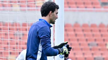 محمد عواد الأقرب لحراسة مرمي الزمالك في مباراة سيراميكا بالدوري ..تفاصيل                                                                                                                                                    18/05/2026 03:24 م                                                                                                                                                    كشف الإعلامي أحمد حسن أن الحارس محمد عواد هو الأقرب بالفعل للبدء أساسياً في حراسة مرمى نادي الزمالك ضد سيراميكا كليوباترا.