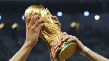 من المجموعات إلى النهائي.. تفاصيل النسخة الأكبر لكأس العالم 2026                                                                                                                                                       15/05/2026 12:49 م                                                                                                                                                       تستعد بطولة كأس العالم 2026 لانطلاقة تاريخية واستثنائية في نسخة تعد الأكبر والأضخم في تاريخ المونديال بعدما قرر الاتحاد الدولي لكرة القدم «فيفا» زيادة عدد المنتخبات