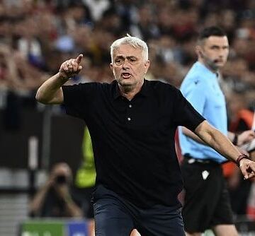 مورينيو يطرق أبواب البرنابيو من جديد.. مشروع إنقاذ أم مغامرة أخيرة في ريال مدريد؟
                                                
                                                
                                                    12/05/2026 03:00 م
                                                
                                                
                                                    عاد اسم جوزيه مورينيو ليتصدر المشهد داخل أروقة ريال مدريد بعدما كشفت تقارير صحفية أوروبية عن اقتراب المدرب البرتغالي من العودة إلى قيادة