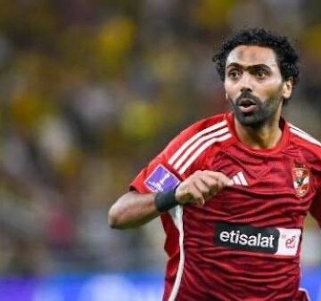 موقف حسين الشحات يقلق الأهلي قبل مواجهة المصري الحاسمة في الدوري
                                                
                                                
                                                    12/05/2026 12:52 م
                                                
                                                
                                                    يخضع حسين الشحات، لاعب الفريق الأول لكرة القدم بالنادي الأهلي، لفحص طبي جديد خلال الساعات المقبلة، من أجل الاطمئنان على إصابته في الكتف، إلى جانب نزلة البرد التي تعرض لها مؤخرًا.
