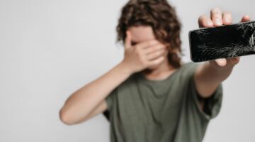 هاتفك في خطر! أماكن تدمر جهازك دون أن تشعر | تكنولوجيا