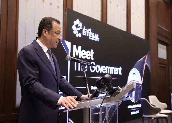 وزير الاتصالات: تصنيع 10 ملايين هاتف محمول في مصر