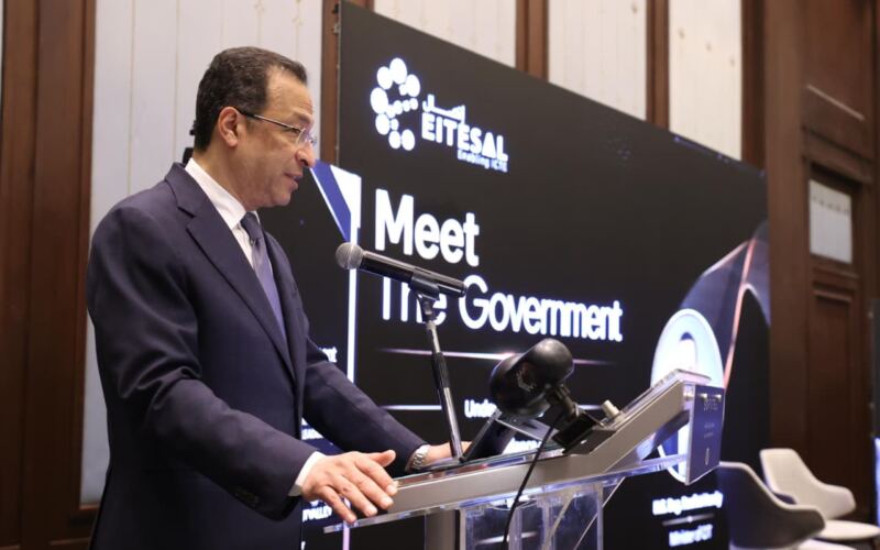 وزير الاتصالات في «لقاء مع الحكومة»: نستهدف تصنيع 15 مليون هاتف محمول والوصول بالتعهيد لـ6 مليارات دولار