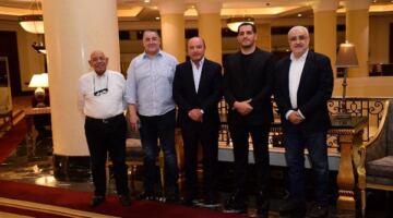 وفد من الزمالك يزور بعثة فريق اتحاد العاصمة الجزائري قبل إياب نهائي كأس الكونفدرالية الأفريقية 16/05/2026 12:40 م حرص وفد من نادي الزمالك، ضم كلًا من هاني برزي وعمرو أدهم عضوي مجلس الإدارة، والدكتور عبد الله جورج مستشار المجلس، على زيارة بعثة الفريق الأول لكرة القدم بنادي اتحاد العاصمة